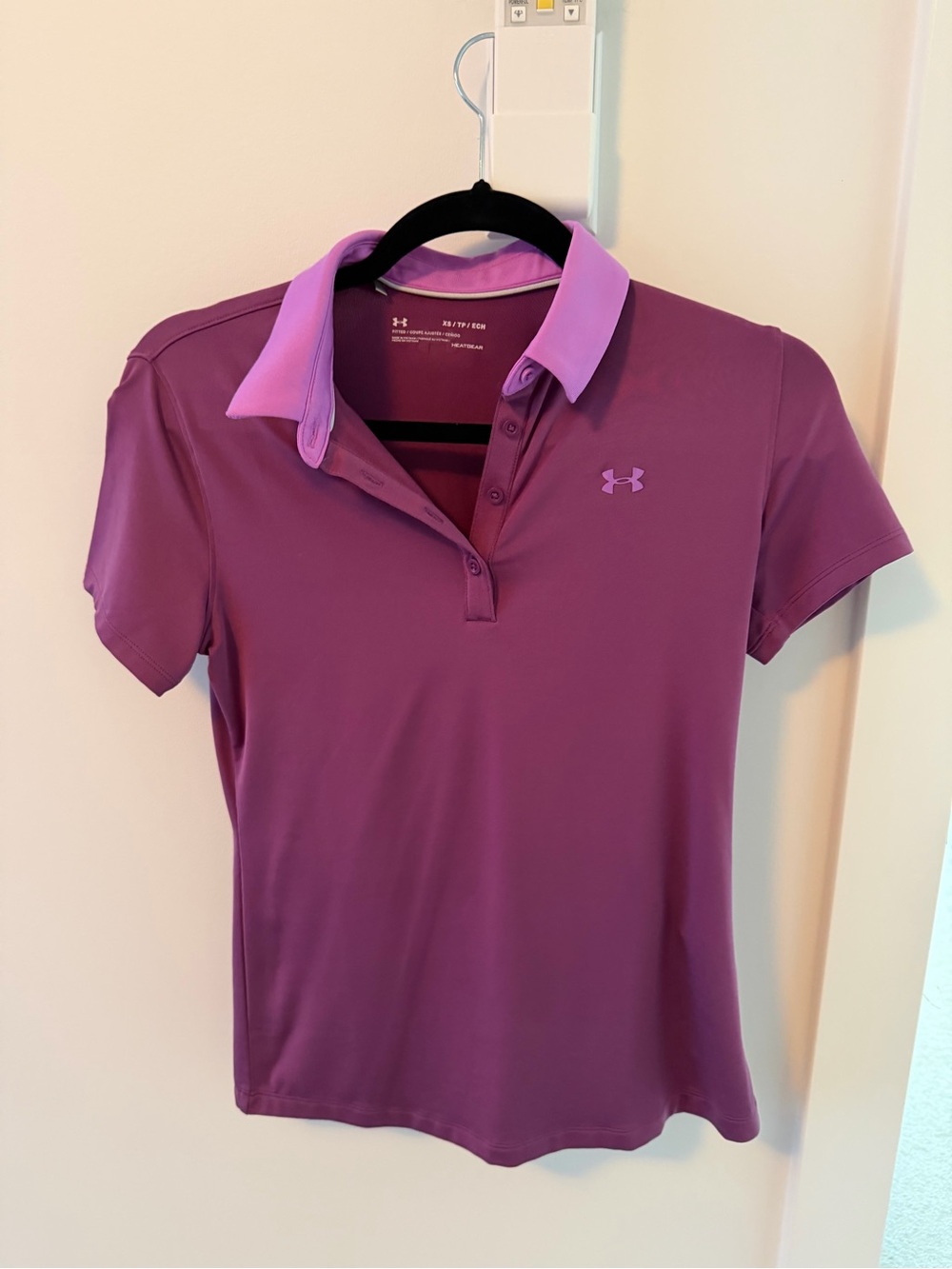 Under Armour Women’s Purple Golf ⛳️ Shirt with Light Pink Collar
